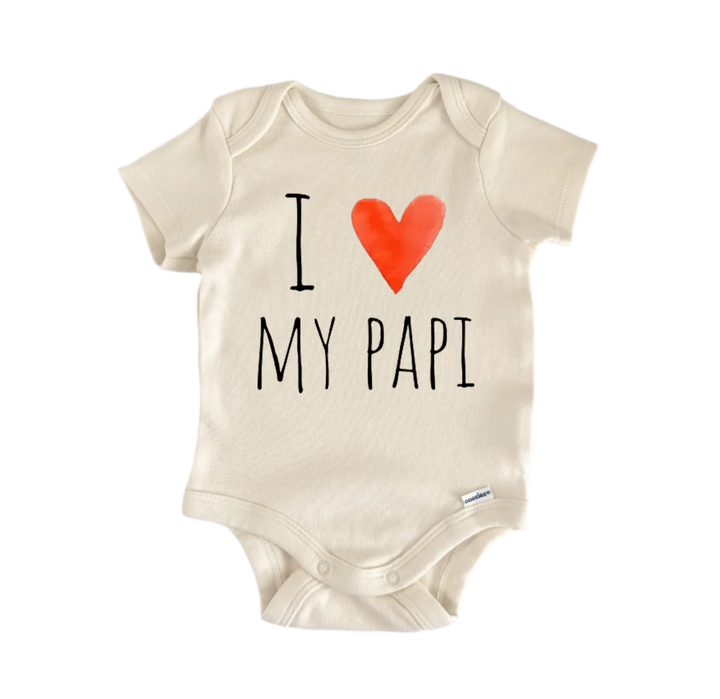 A beige baby onesie with the text "I ♥ MY PAPI" printed on it.