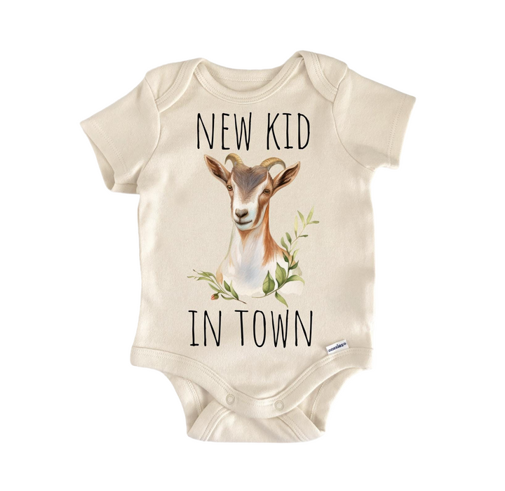 a baby bodysuit that says new kid in town