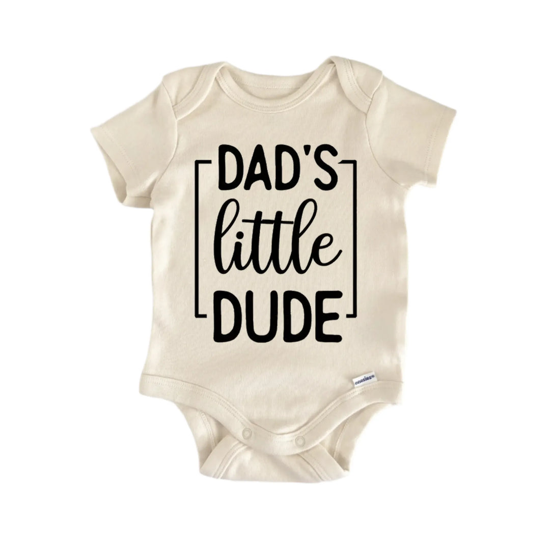 A beige baby onesie with the text "DAD&