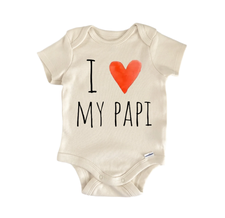 A beige baby onesie with the text "I ♥ MY PAPI" printed on it.